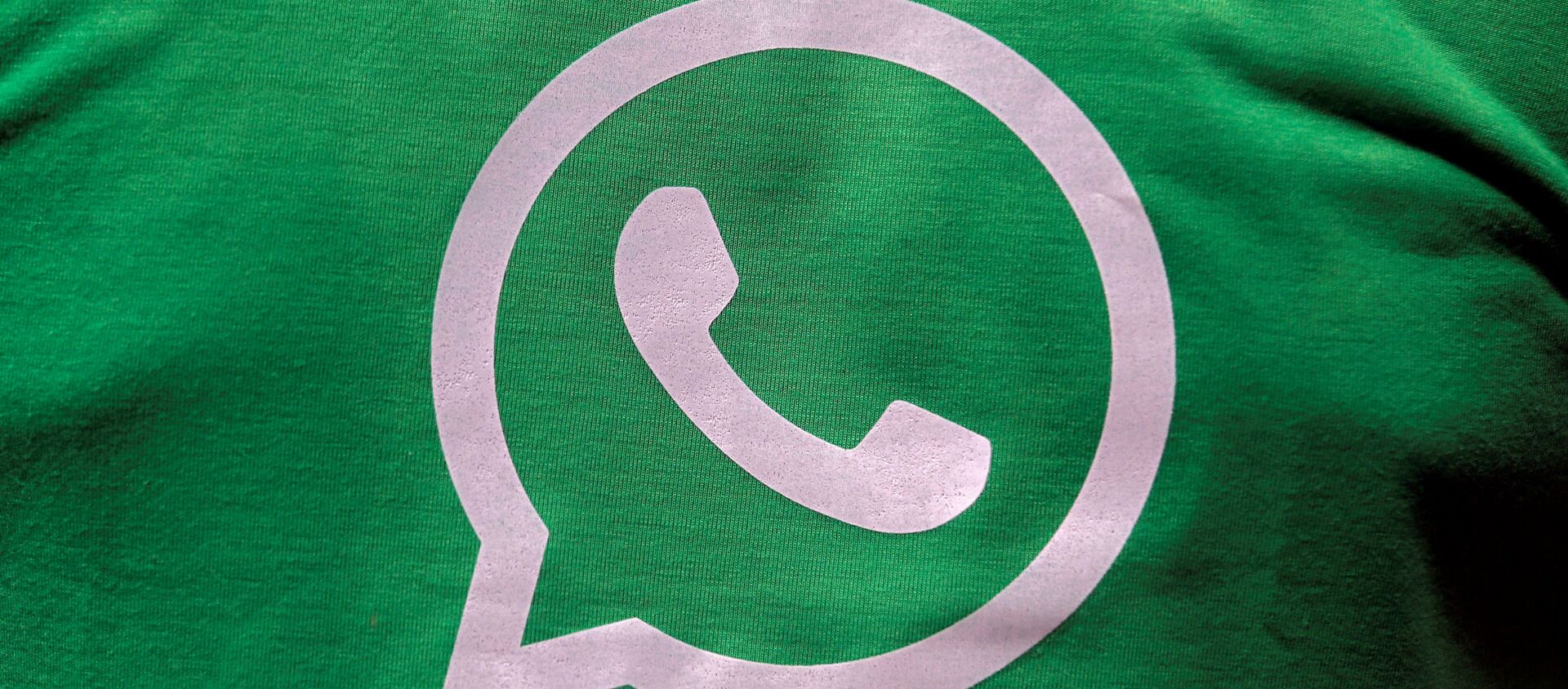 A logo of WhatsApp is pictured on a T-shirt worn by a WhatsApp-Reliance Jio representative during a drive by the two companies to educate users - Sputnik International, 1920, 28.01.2021