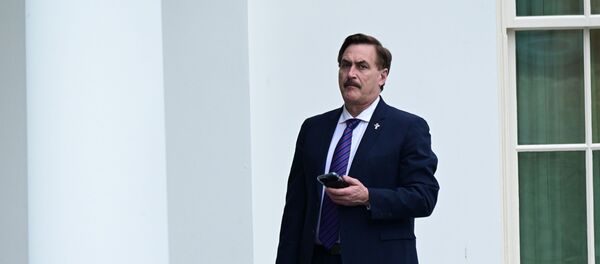 Mike Lindell, CEO of My Pillow, stands outside the West Wing of the White House in Washington, U.S., January 15, 2021 Mike Lindell, CEO of My Pillow, stands outside the West Wing of the White House in Washington, U.S., January 15, 2021 - Sputnik International