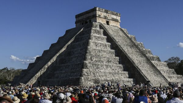 People surround the Kukulcan Pyramid at the Mayan archaeological site of Chichen Itza in Yucatan State, Mexico, during the celebration of the spring equinox on March 21, 2019. - Sputnik International