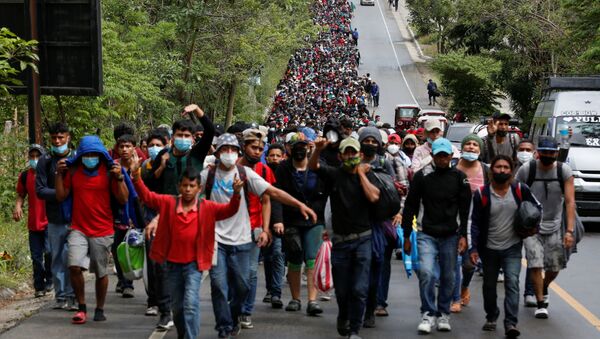 Hondurans taking part in a new caravan of migrants set to head to the United States, walk along a road in El Florido, Guatemala January 16, 2021. - Sputnik International