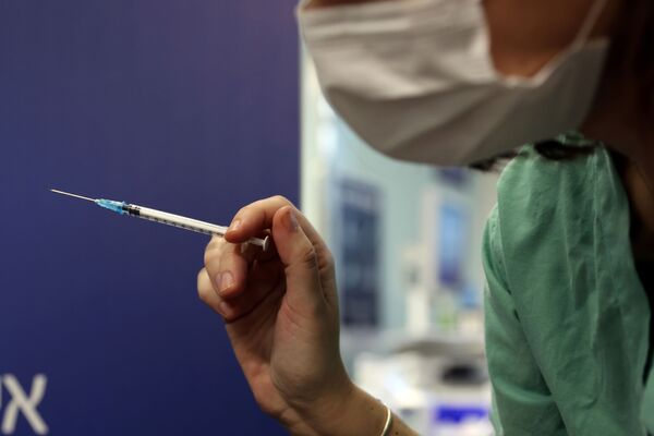 Second Dose in Doubt After Pfizer Vaccine Reportedly Leaves Dozen Israelis With Facial Paralysis Second Dose in Doubt After Pfizer Vaccine Reportedly Leaves Dozen Israelis With Facial Paralysis - Sputnik International