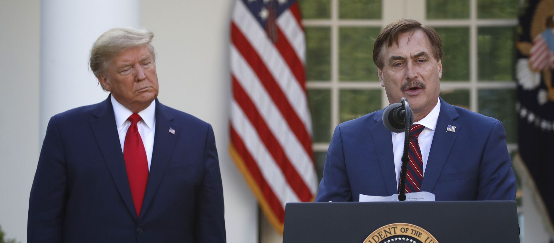 My Pillow CEO Mike Lindell speaks as President Donald Trump listens during a briefing about the coronavirus in the Rose Garden of the White House, Monday, March 30, 2020, in Washington - Sputnik International, 1920, 19.01.2021