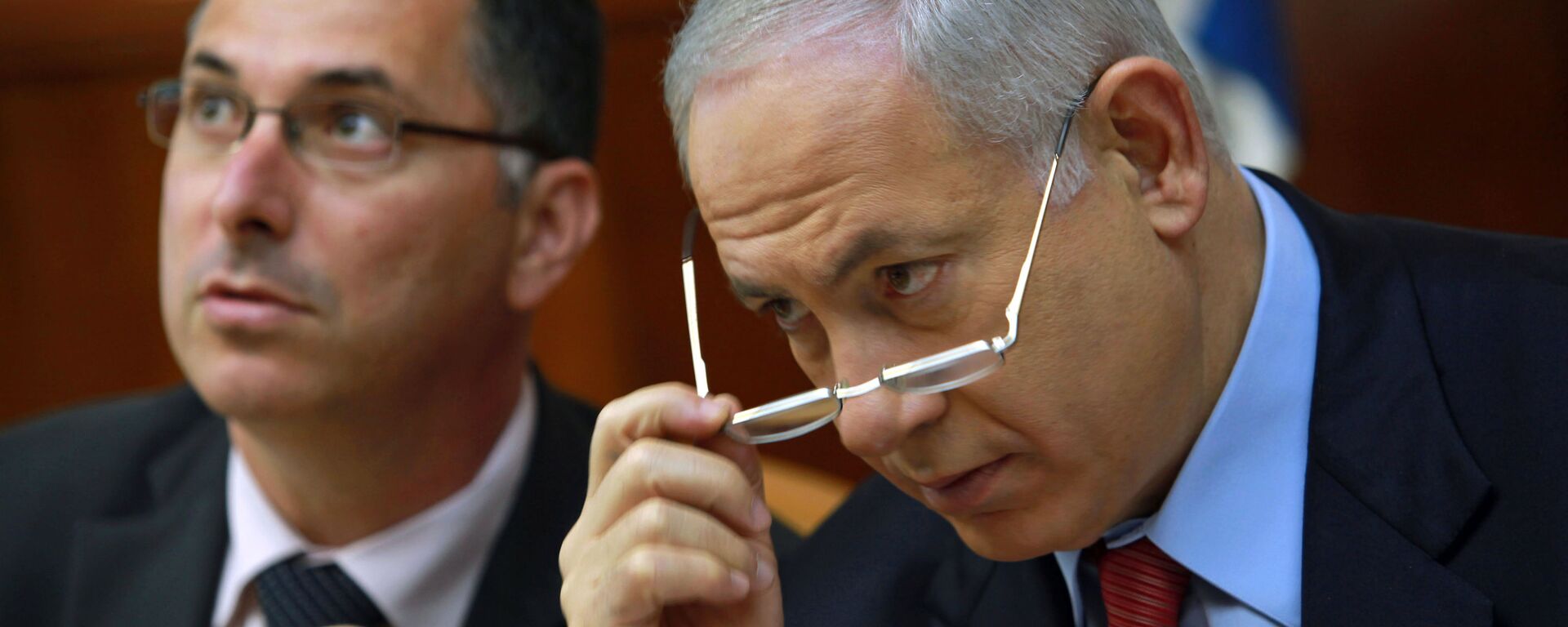 Israeli Prime Minister Benjamin Netanyahu, right, and Education Minister Gideon Saar, attend the weekly cabinet meeting in Jerusalem, Sunday, Oct. 18, 2009. - Sputnik International, 1920, 18.01.2021