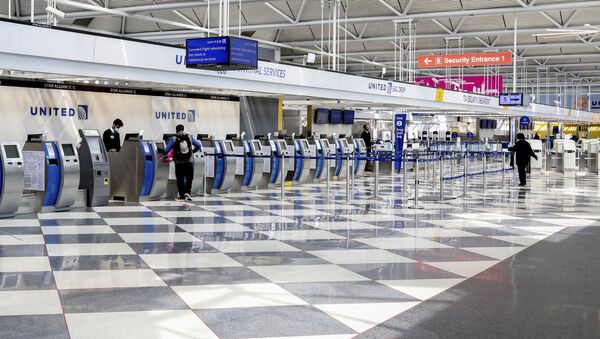 Workers outnumbered travelers in this photo taken at O'Hare International Airport in Chicago on April 16, 2020 - Sputnik International