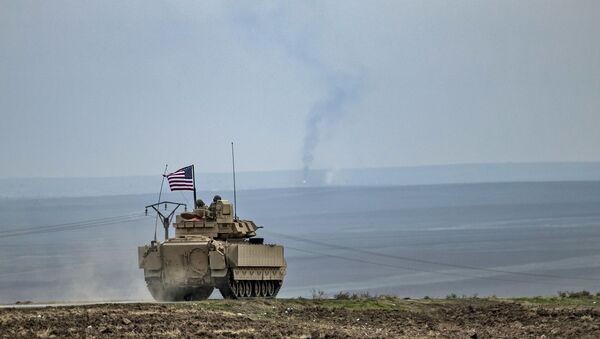 US soldiers in a Bradley tank patrol an area near Syria's north-eastern Semalka border crossing with Iraq's Kurdish autonomous territory, on 12 January 2021. - Sputnik International