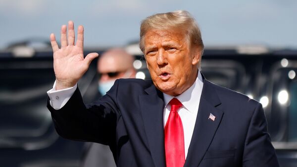 U.S. President Donald Trump waves as he arrives at Palm Beach International Airport in West Palm Beach, Florida, U.S., January 20, 2021. - Sputnik International