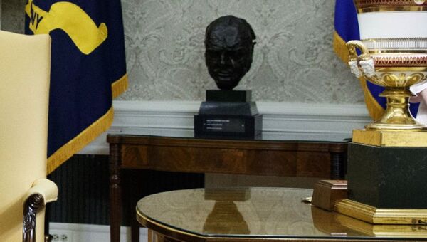 Bust of Winston Churchill in the Oval Office of the White House (File) - Sputnik International