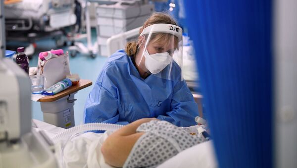 A nurse attends to a patient at a COVID-19 ward at Milton Keynes University Hospital, amid the spread of the coronavirus disease (COVID-19) pandemic, Milton Keynes, Britain, 20 January 2021 - Sputnik International