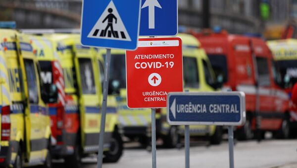 Signs are seen as ambulances carrying patients with the coronavirus disease (COVID-19) queued outside the Santa Maria Hospital, as the coronavirus disease (COVID-19) outbreak continues, in Lisbon, Portugal, January 22, 2021.  - Sputnik International