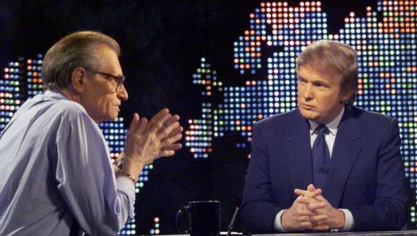Billionaire real estate developer Donald Trump (R) talks with host Larry King after taping a segment of King's CNN talk show, in New York, U.S., October 7, 1999. - Sputnik International