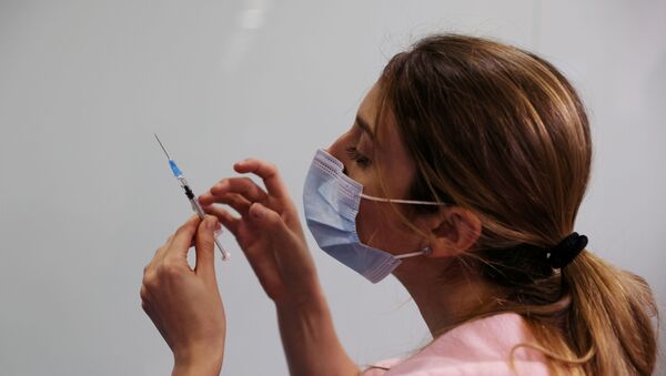 A medical worker prepares to administer a second vaccination injection against the coronavirus disease as Israel continues its national vaccination drive, during a third national COVID-19 lockdown, at Tel Aviv Sourasky Medical Center (Ichilov Hospital) in Tel Aviv, Israel January 10, 2021 - Sputnik International