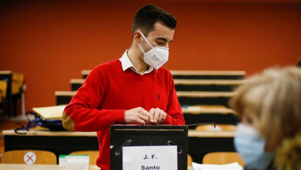 A man wearing a protective mask prepares the site for the beginning of the Portugal's presidential election voting, amid the coronavirus disease (COVID-19) pandemic in Lisbon, Portugal, January 24, 2021. - Sputnik International