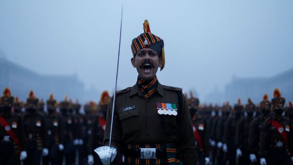 Army soldiers take part in the rehearsal for the Republic Day parade during the early morning, in New Delhi, India, 18 January 2021.  - Sputnik International