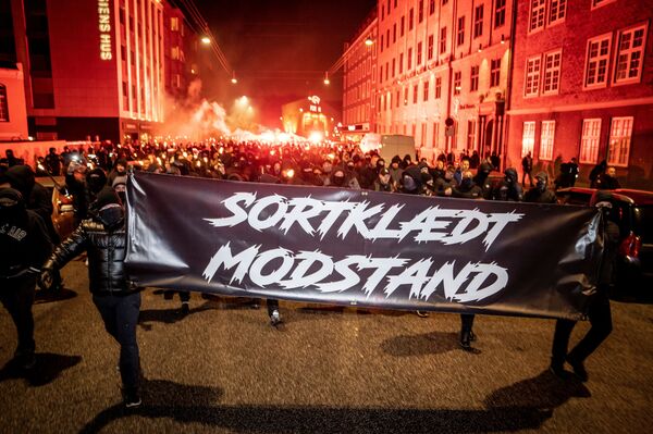 Danish Prime Minister Burned in Effigy During Violent Anti-Lockdown Protests - Photos - Sputnik International