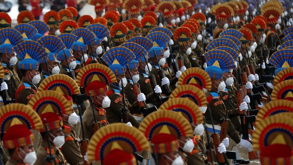 Indian security forces personnel wearing protective face masks take part in a full dress rehearsal for the Republic Day parade in Srinagar, 24 January 2021.  - Sputnik International