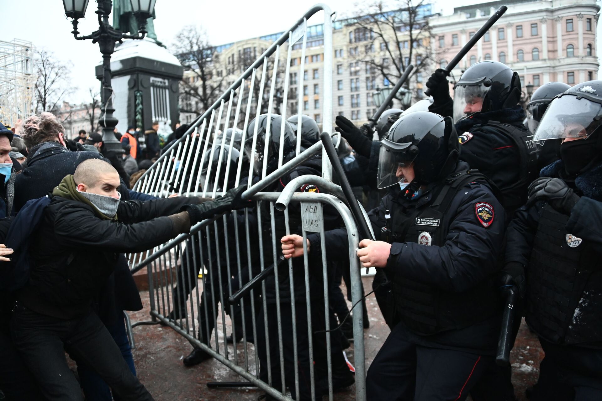 Unauthorised rallies in support of Alexei Navalny  Moscow 23 January - Sputnik International, 1920, 07.09.2021