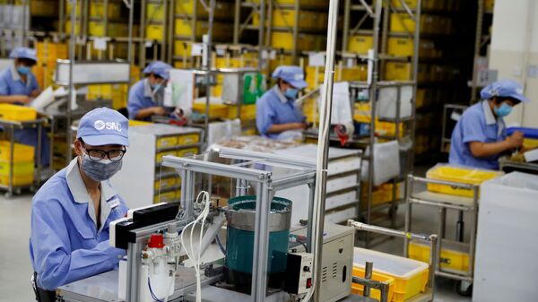  Employees wearing face masks work at a factory of the component maker SMC during a government-organized tour of its facility following the outbreak of the coronavirus disease (COVID-19), in Beijing, China, 13 May 2020 - Sputnik International