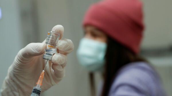 A nurse prepares a dose of the Sinovac's CoronaVac COVID-19 vaccine  - Sputnik International