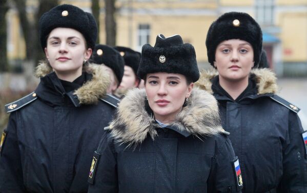 Beauty on Duty: Female Soldiers Standing Guard for Their Homeland - Sputnik International