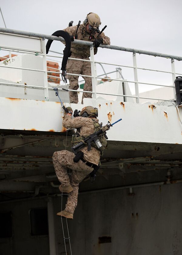 Ex-US Special Forces Soldier Reveals How Naval Boarding Operation Typically Takes Place Ex-US Special Forces Soldier Reveals How Naval Boarding Operation Typically Takes Place - Sputnik International