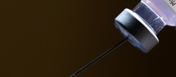 A medical worker fills a syringe with a dose of the Pfizer-BioNTech coronavirus disease (COVID-19) vaccine at the CHIREC St Anne-St Remi Clinic in Brussels, Belgium January 27, 2021. - Sputnik International