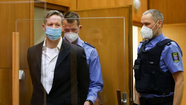 Main defendant Stephan Ernst arrives at the courtroom as he waits for the verdict in the case of the murder of Walter Luebcke, at the Higher Regional Court in Frankfurt, Germany, 28 January 2021 - Sputnik International