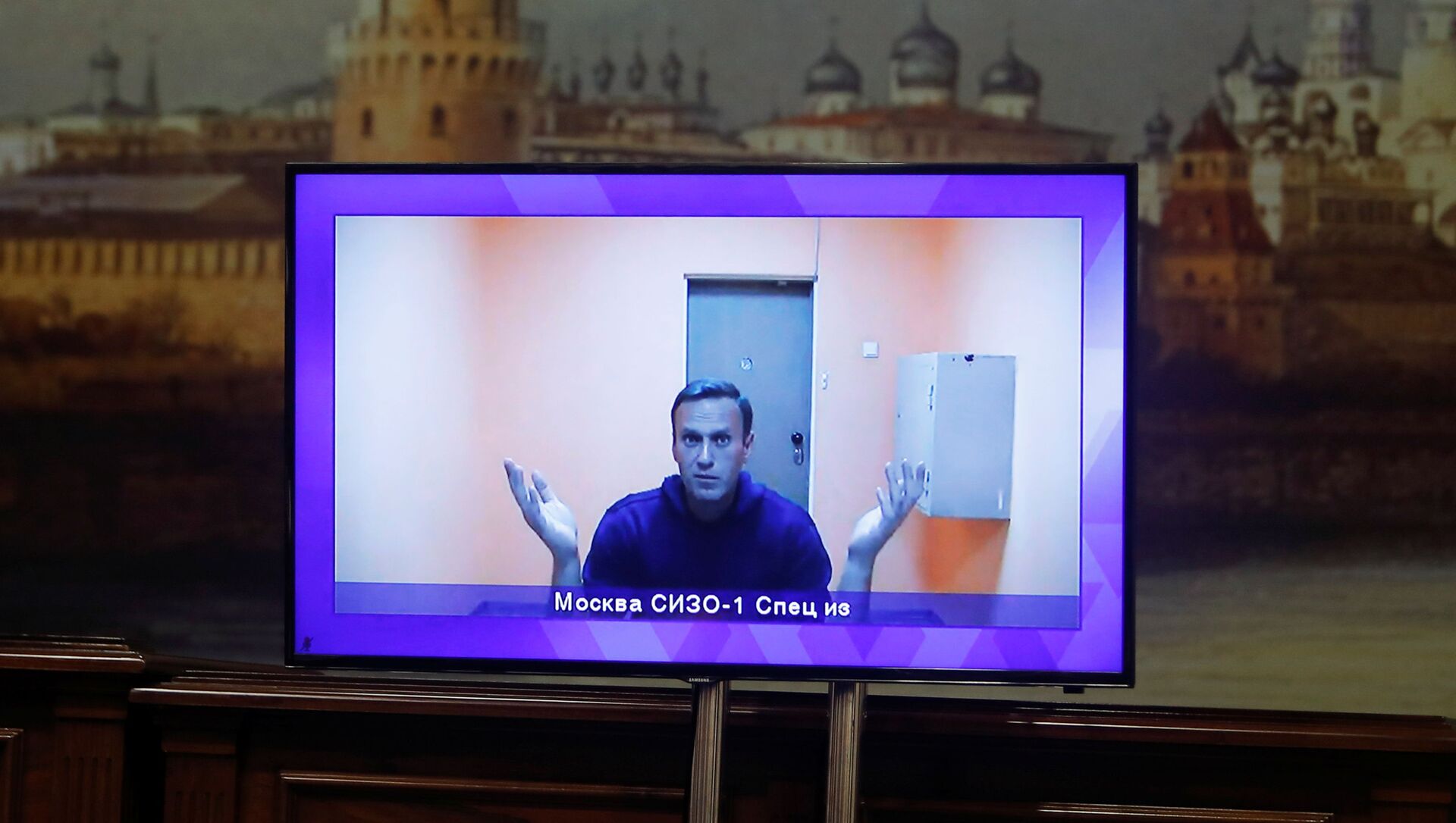 Russian opposition leader Alexei Navalny is seen on a screen via a video link during a court hearing to consider an appeal on his arrest outside Moscow, Russia January 28, 2021 - Sputnik International, 1920, 08.02.2021
