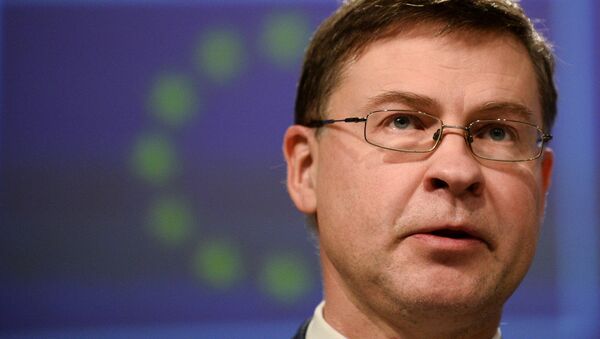 European Commission Vice President Dombrovskis and Health Commissioner Kyriakides hold a news conference, in Brussels - Sputnik International