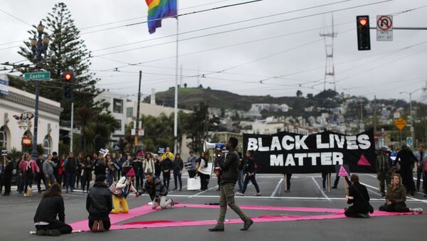 Demonstrators gather at the intersection on Market and Castro Street during a peaceful protest against police violence organized by the San Francisco LGBT Community Center in San Francisco, California December 24, 2014. - Sputnik International