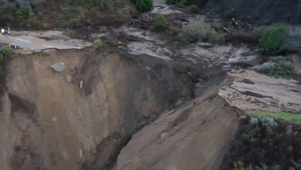 California's Highway 1 washed out by a landslide on January 29, 2021 - Sputnik International