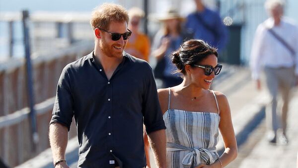 Britain's Prince Harry and Meghan, Duchess of Sussex, arrive to greet members of the public in Kingfisher Bay on Fraser Island in Queensland, Australia, 22 October 2018 - Sputnik International