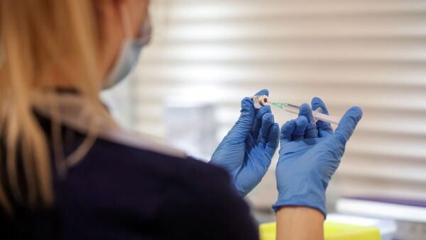 A healthcare worker fills a syringe with the Pfizer-BioNTech coronavirus disease (COVID-19) vaccine at Thornton Little Theatre managed by Wyre Council in Lancashire, UK, 29 January 2021 - Sputnik International