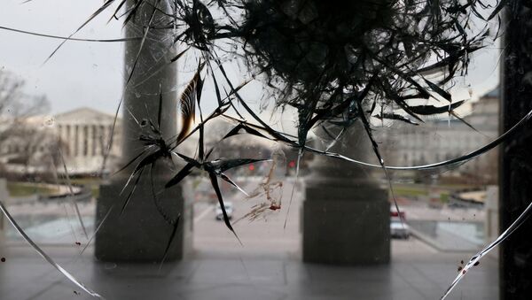 Riot damage is visible on the Rotunda doors of the U.S. Capitol in Washington, U.S. January 8, 2021 - Sputnik International