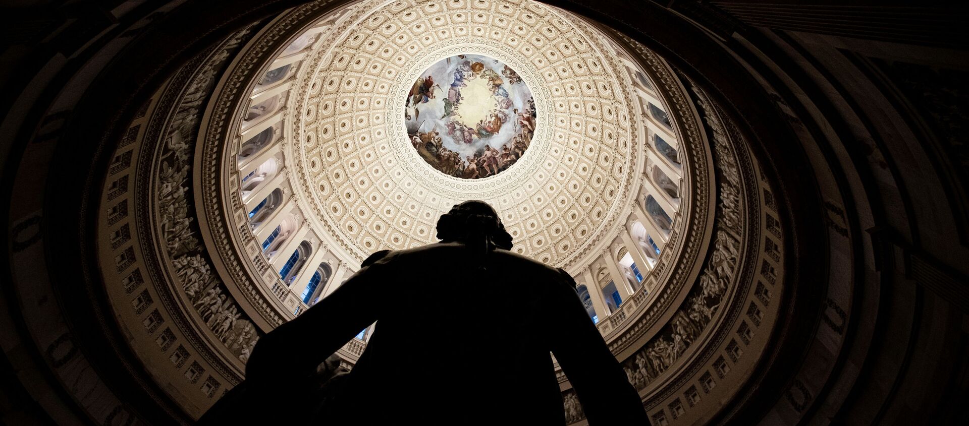 The Rotunda of the U.S. Capitol, viewed from behind a statue of former U.S. President George Washington, in Washington, U.S., January 25, 2021 - Sputnik International, 1920, 01.02.2021