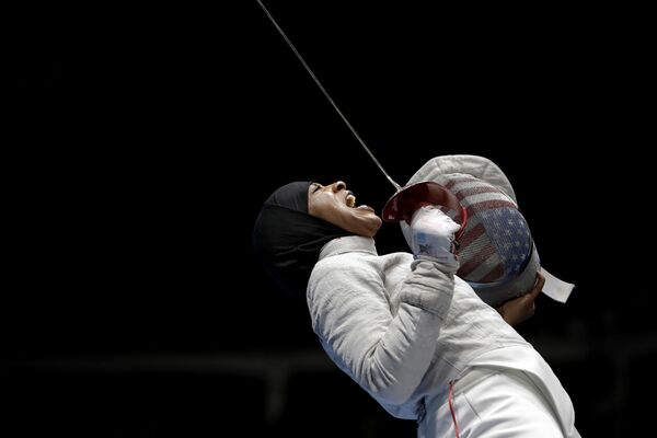 Ibtihaj Muhammad celebrates after winning a point against Russia in a women's team sabre fencing semifinal at the 2016 Summer Olympics in Rio de Janeiro, Brazil.  - Sputnik International
