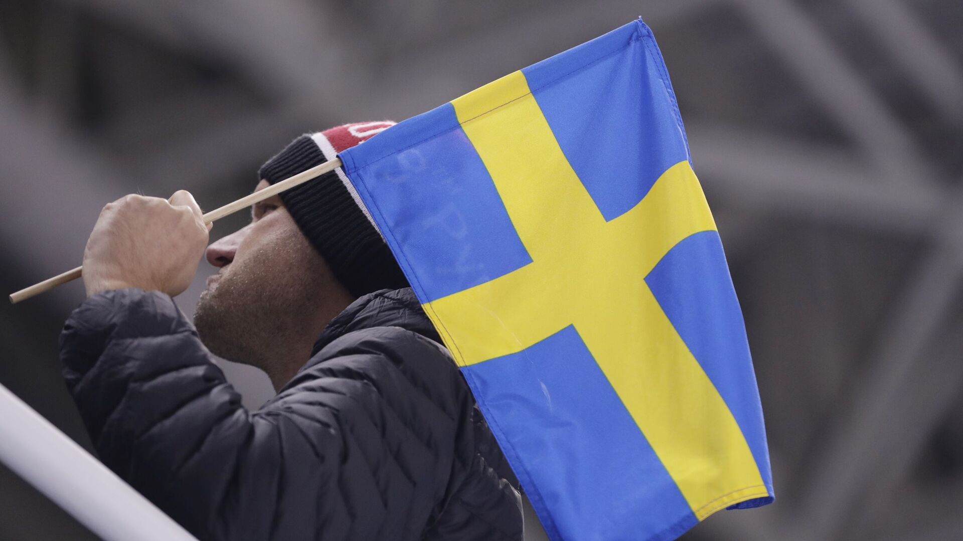 A man poses with a Swedish flag before the preliminary round of the men's hockey game between Sweden and Finland at the 2018 Winter Olympics in Gangneung, South Korea, Sunday, Feb. 18, 2018 - Sputnik International, 1920, 11.02.2021