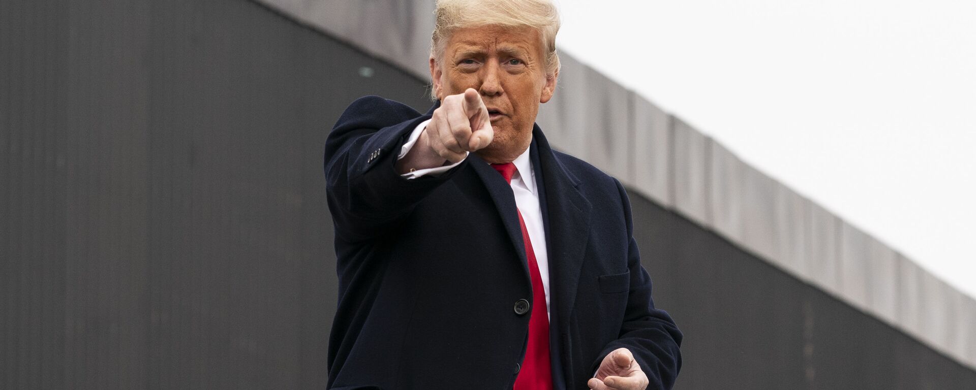 President Donald Trump points to a member of the audience after speaking near a section of the U.S.-Mexico border wall, Tuesday, Jan. 12, 2021, in Alamo, Texas - Sputnik International, 1920, 03.02.2021