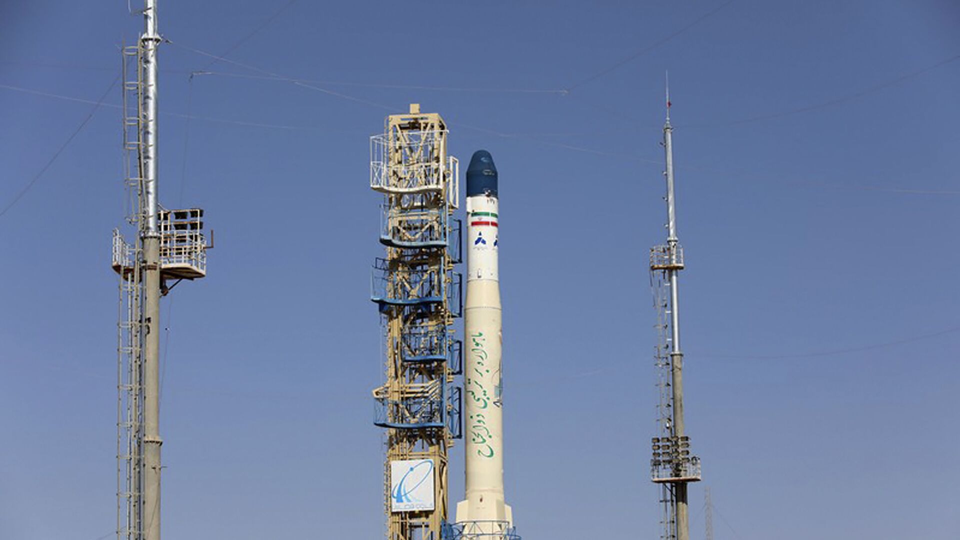 This picture released by the official website of the Iranian Defense Ministry on Monday, Feb. 1, 2021, shows Iran's newest satellite-carrier rocket, called Zuljanah, before being launched at an undisclosed location, Iran. Iranian state TV on Monday aired the launch of the country's newest satellite-carrying rocket, called Zuljanah, which it said was able to reach a height of 500 km (310 miles) and is capable of carrying a 200-kilogram (440-pound) satellite. It did not launch a satellite into orbit. (Iranian Defense Ministry via AP) - Sputnik International, 1920, 16.05.2022