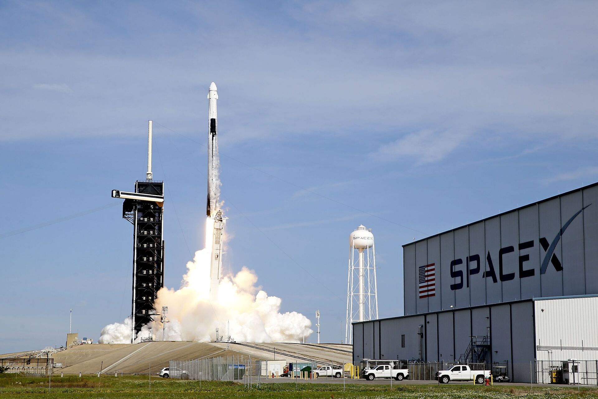 A SpaceX Falcon 9 rocket on a resupply mission to the International Space Station lifts off from pad 39A at the Kennedy Space Center in Cape Canaveral, Fla., Sunday, Dec. 6, 2020. - Sputnik International, 1920, 12.11.2021