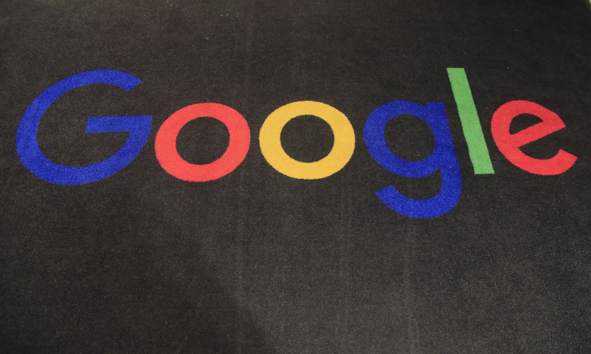 In this Nov. 18, 2019, file photo, the logo of Google is displayed on a carpet at the entrance hall of Google France in Paris. - Sputnik International, 1920, 07.09.2021