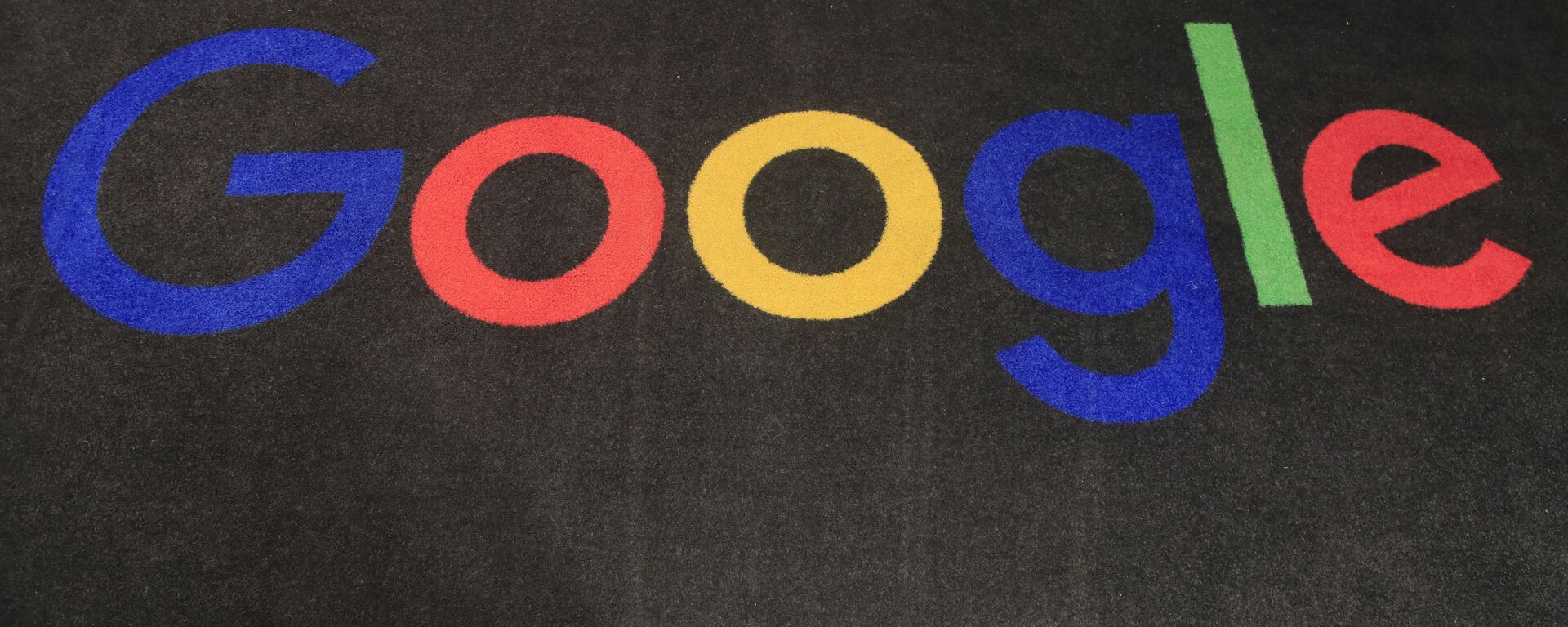 In this Nov. 18, 2019, file photo, the logo of Google is displayed on a carpet at the entrance hall of Google France in Paris. - Sputnik International, 1920, 18.10.2022
