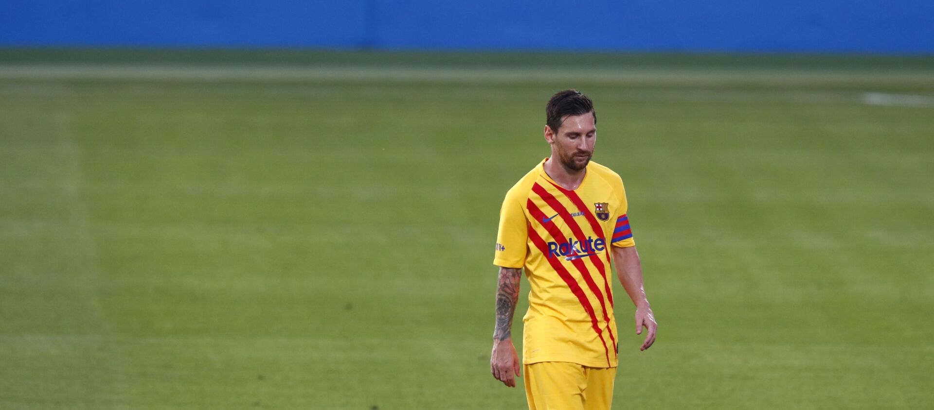 Barcelona's Lionel Messi leaves the field at half time during the pre-season friendly soccer match between Barcelona and Gimnastic at the Johan Cruyff Stadium in Barcelona, Spain, Saturday, 12 September 2020. - Sputnik International, 1920, 06.02.2021