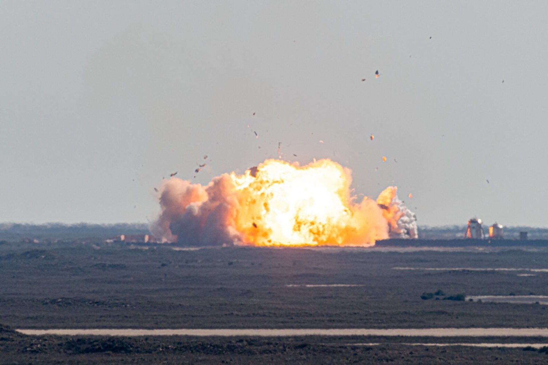 Starship Goes Boom: Watch SpaceX Rocket Explode Upon Landing - Sputnik International, 1920, 02.02.2021
