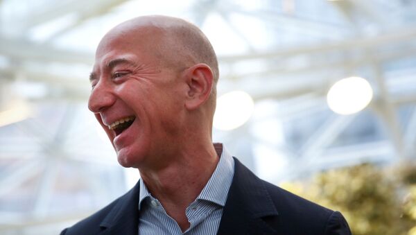 Amazon founder and CEO Jeff Bezos laughs as he talks to the media while touring the new Amazon Spheres during the grand opening at Amazon's Seattle headquarters in Seattle, Washington - Sputnik International