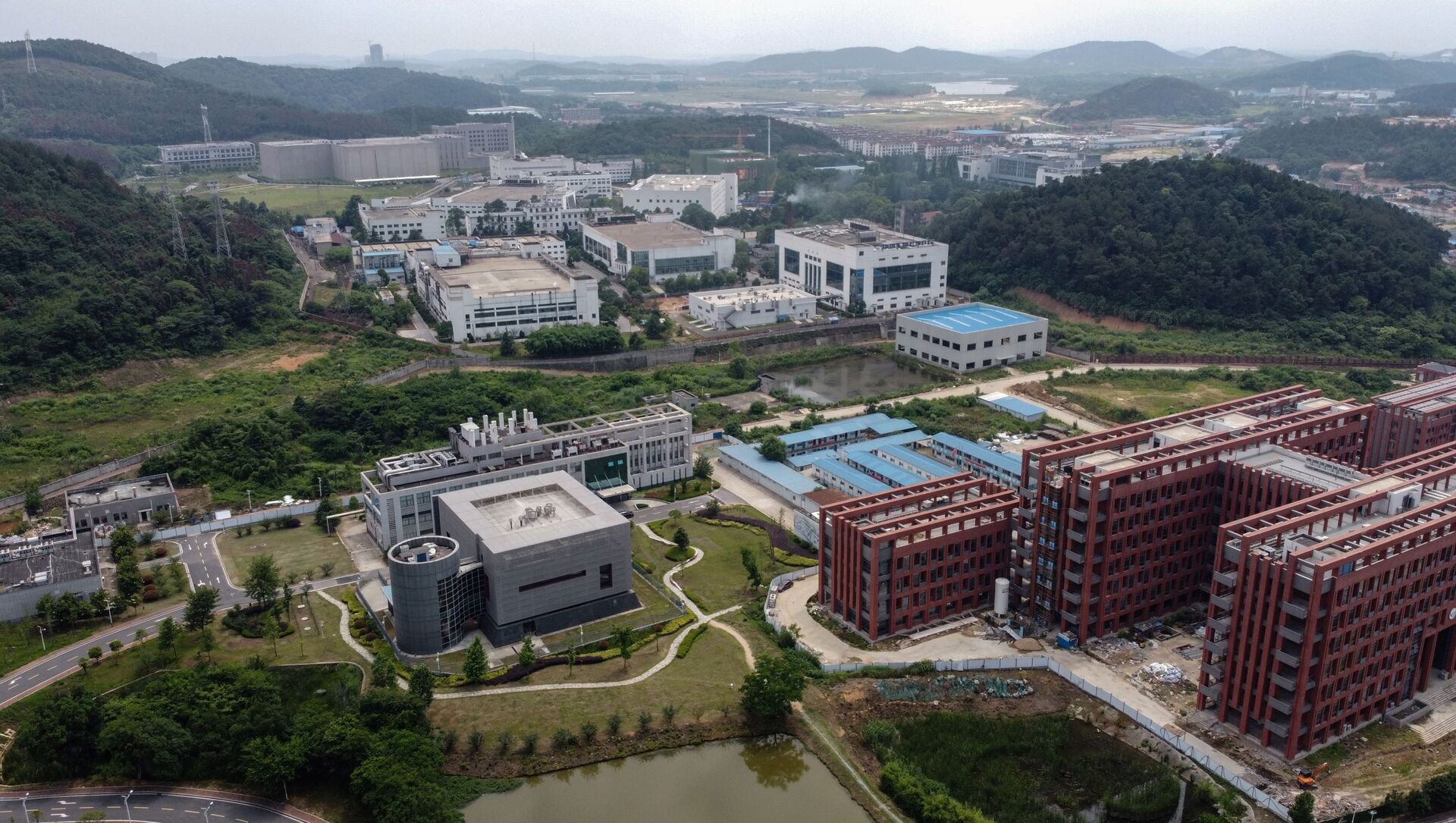 This aerial view shows the P4 laboratory (centre L) on the campus of the Wuhan Institute of Virology in Wuhan in China's central Hubei province on May 27, 2020. - Sputnik International, 1920, 13.02.2021