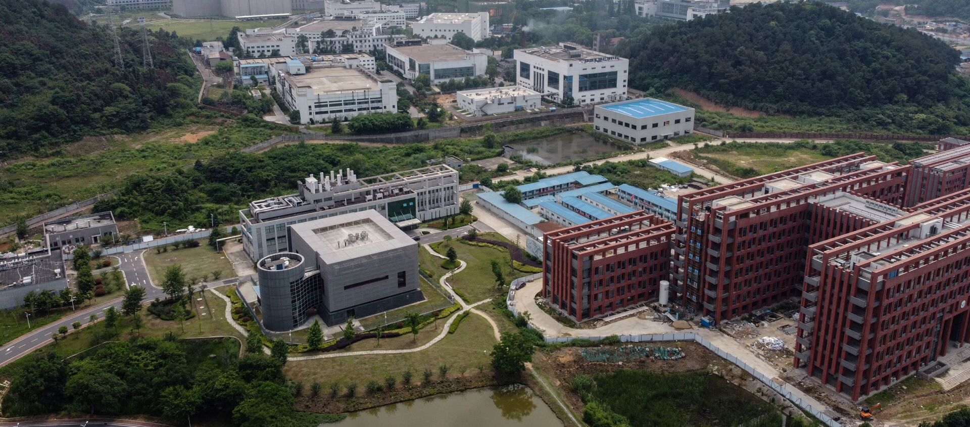 This aerial view shows the P4 laboratory (centre L) on the campus of the Wuhan Institute of Virology in Wuhan in China's central Hubei province on May 27, 2020. - Sputnik International, 1920, 04.02.2021