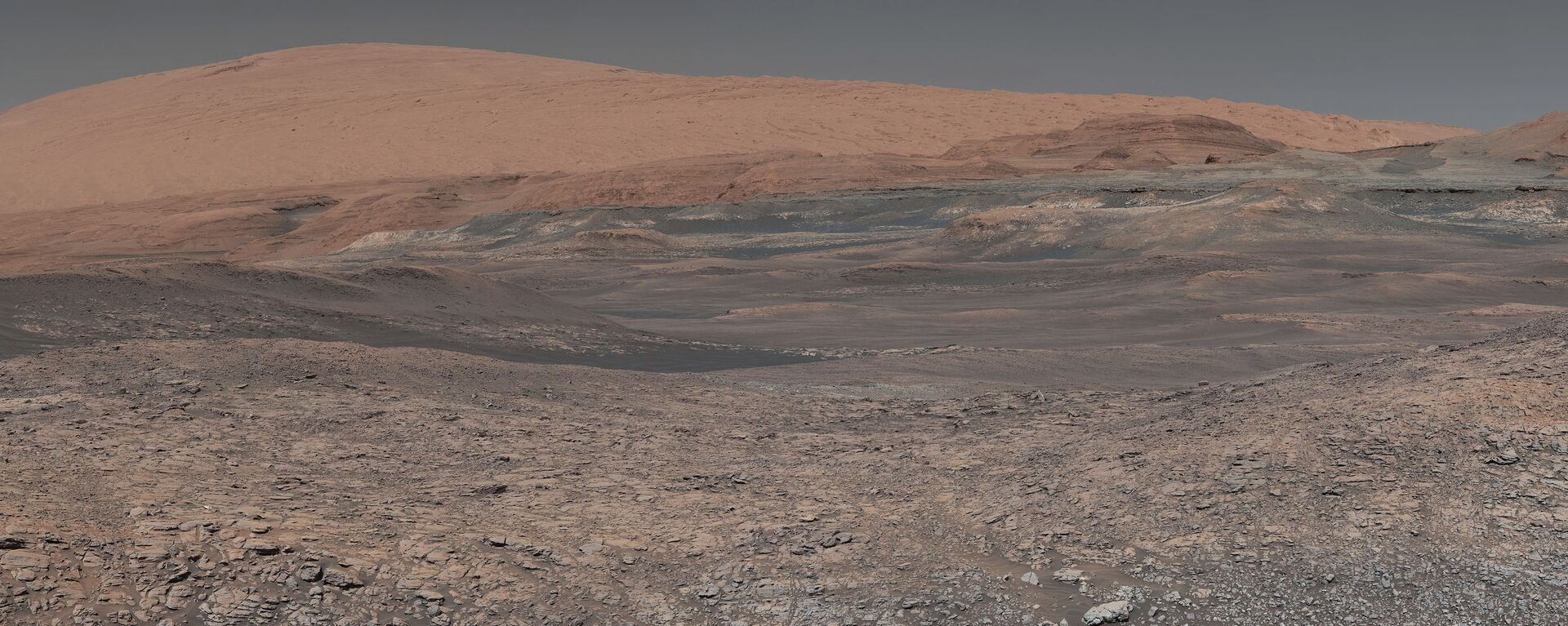 This image provided by NASA, assembled from a series of January 2018 photos made by the Mars Curiosity rover, shows an uphill view of Mount Sharp, which Curiosity has been climbing. - Sputnik International, 1920, 04.02.2021