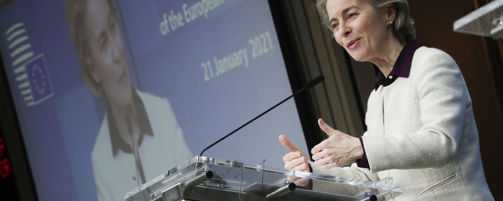 European Commission President Ursula von der Leyen speaks during a joint news conference with European Council President Charles Michel at the end of a EU summit video conference at the European Council headquarters in Brussels, Thursday, Jan. 21, 2021. - Sputnik International, 1920, 04.02.2021
