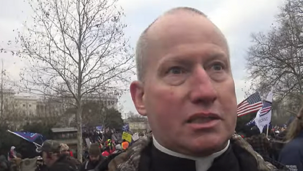 US Priest Under Fire for Performing ‘Exorcism’ on Capitol During Riots - Sputnik International