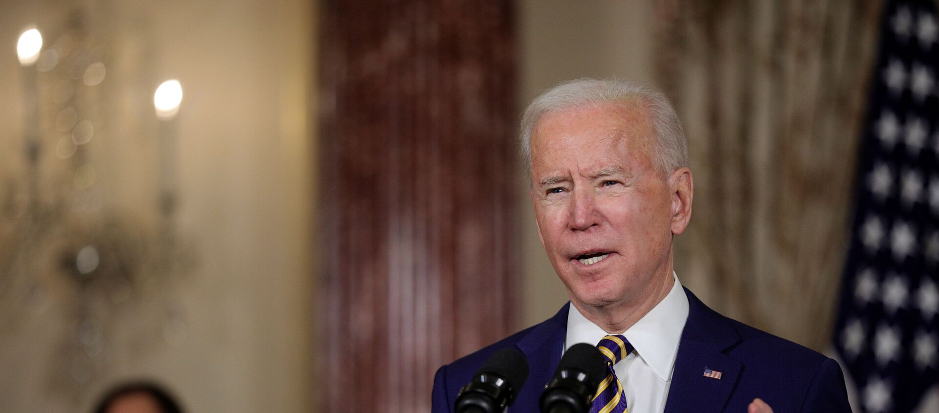 U.S. President Joe Biden delivers a foreign policy address as Vice President Kamala Harris listens during a visit to the State Department in Washington, U.S., February 4, 2021 - Sputnik International, 1920, 05.02.2021